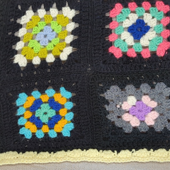 VINTAGE Granny Square Crochet Multi Color Mid Century Blanket - Picture 5 of 5